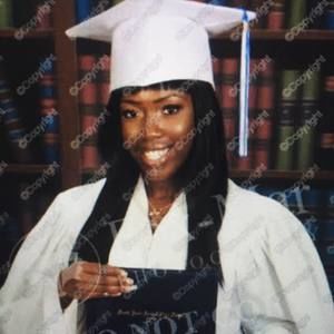 Meet your Posher, Della